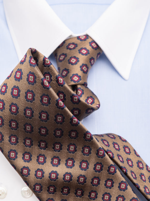 Tie pattern in gold/blue/red