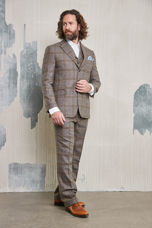 Classic tweed suit in 3-button lovat tweed