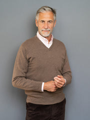 Cashmere sweater (2-ply) with V-neck in classic colours