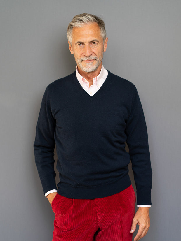 Cashmere sweater (2-ply) with V-neck in classic colours