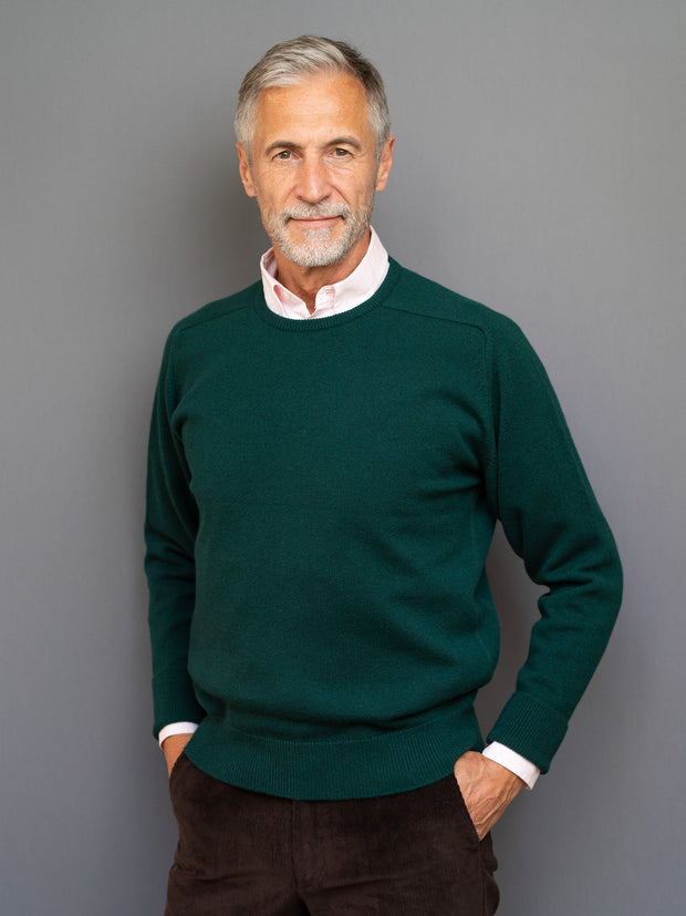 Cashmere sweater (3-ply) with C-neck in modern colours