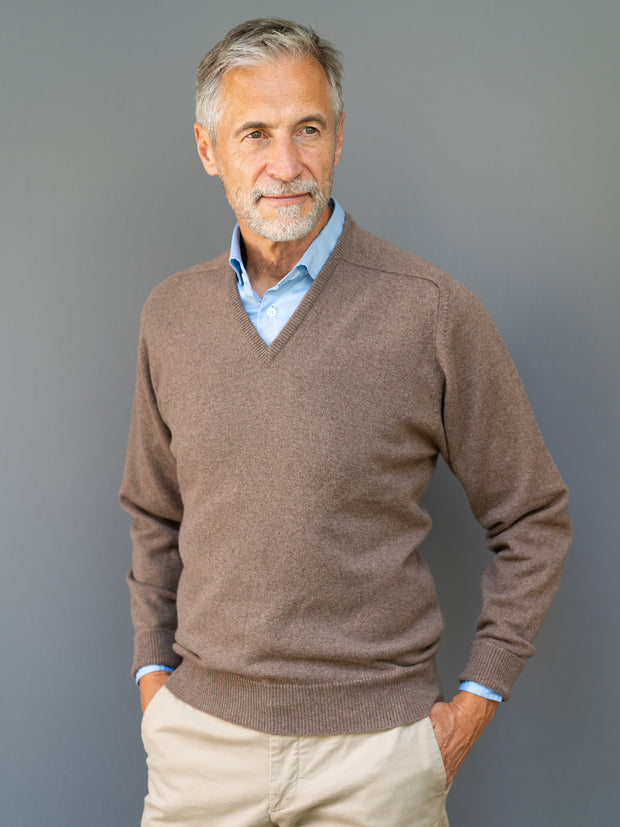 Cashmere sweater (3-ply) with V-neck in classic colours